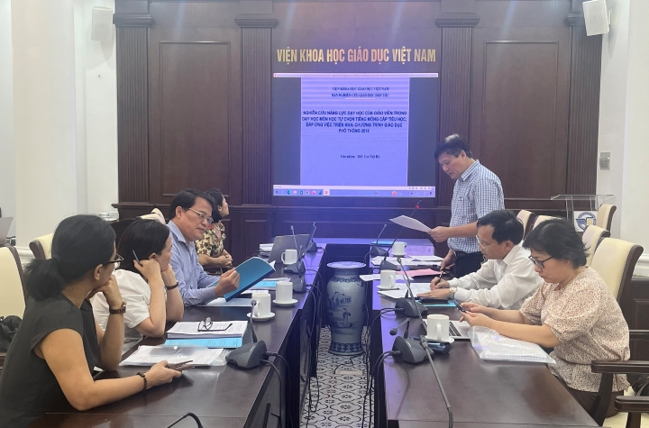 Nghiệm thu đề tài KH&CN cấp Viện “Nghiên cứu năng lực dạy học của giáo viên trong dạy học môn học tự chọn tiếng Mông cấp tiểu học tỉnh Yên Bái, đáp ứng việc triển khai Chương trình GDPT 2018”